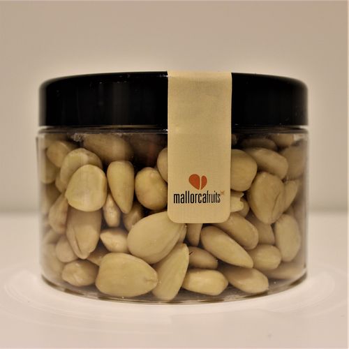 Blanched raw almonds. 275g PET