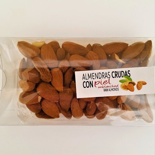 Unblanched raw almonds. 100g snack